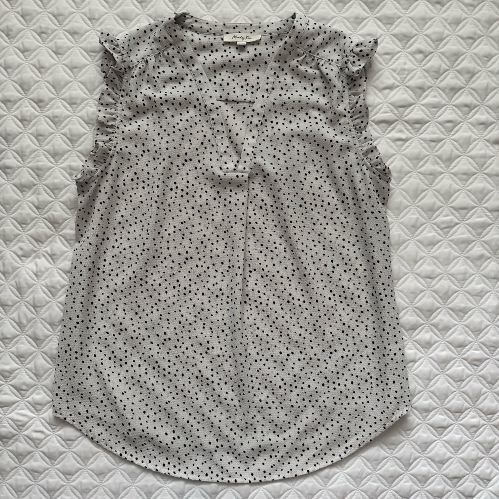 Monday Fun White Black Polka Dot Sleeveless Top V Neck Ruffle Arm Size Medium
